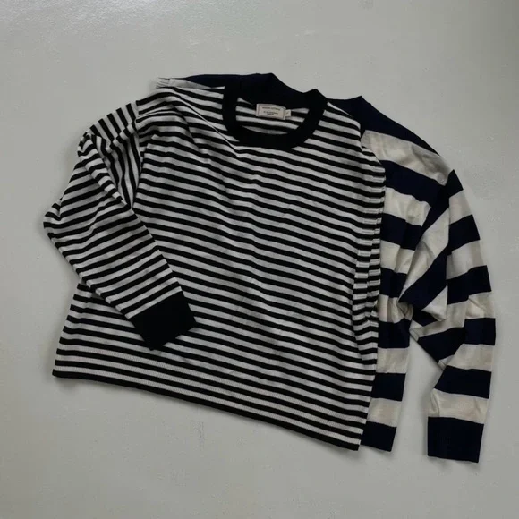 MAISON KITSUNÉ Striped V-Neck Sweater Small NWOT - Picture 2 of 4
